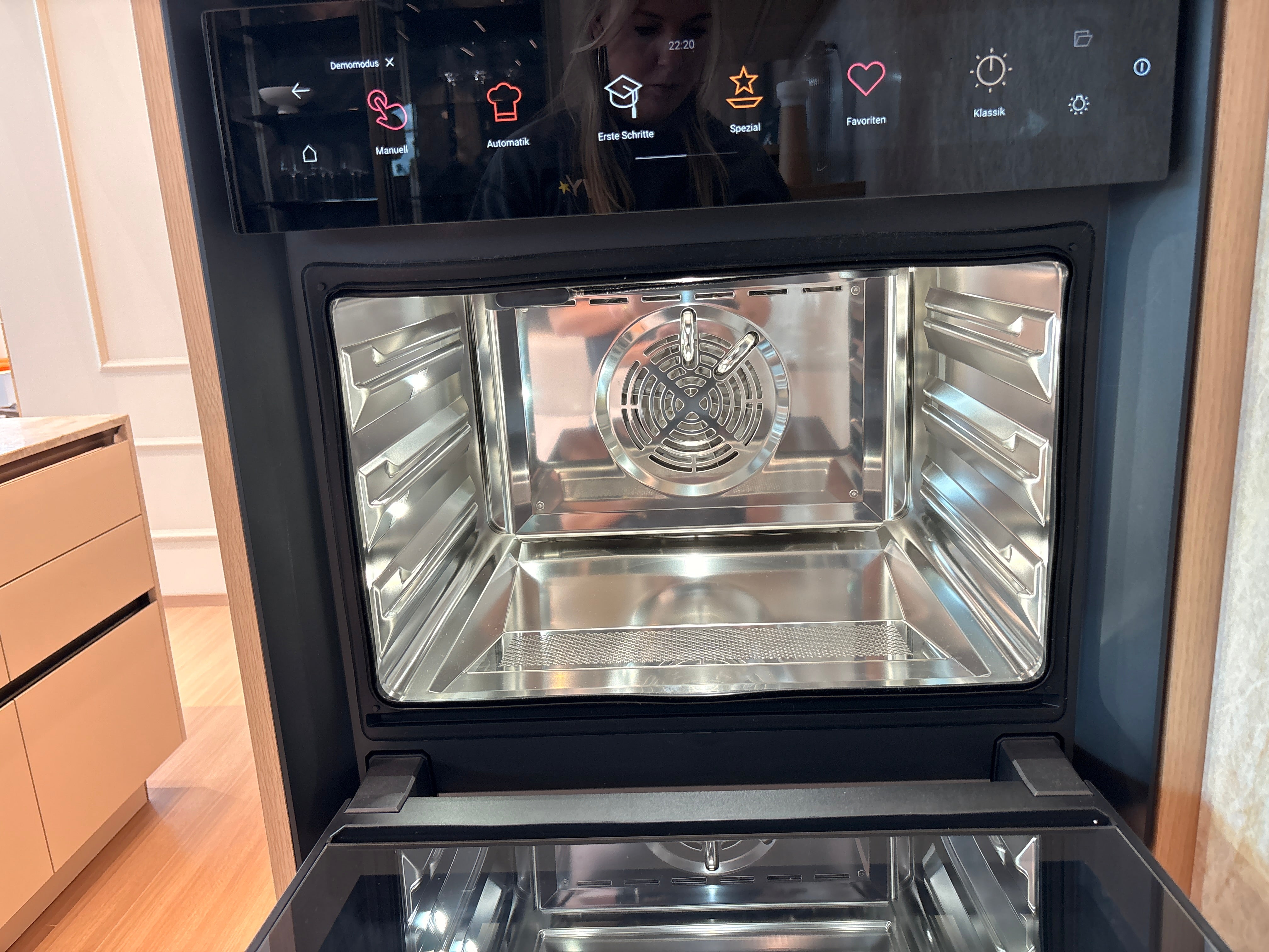 05121 - Luxe eilandkeuken van Pronorm met Bora apparatuur
