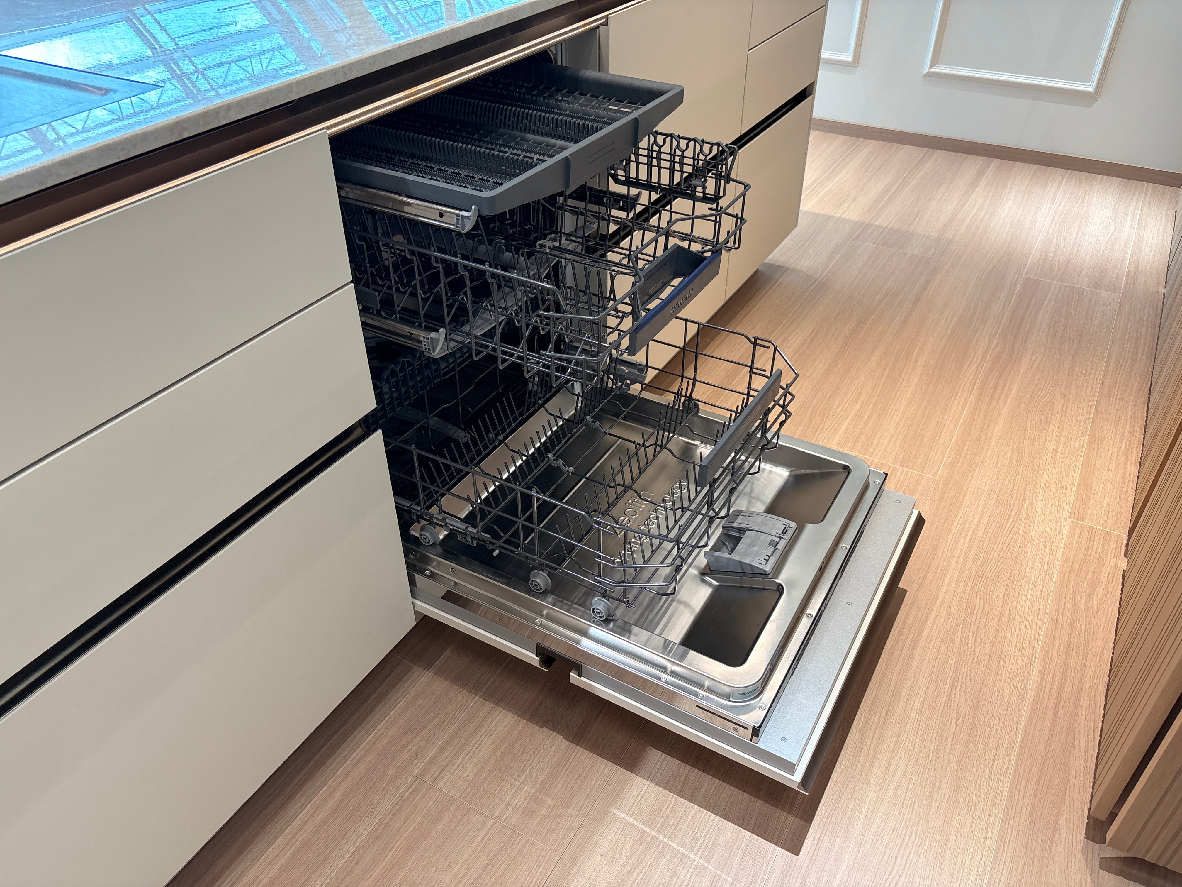 05121 - Luxe eilandkeuken van Pronorm met Bora apparatuur