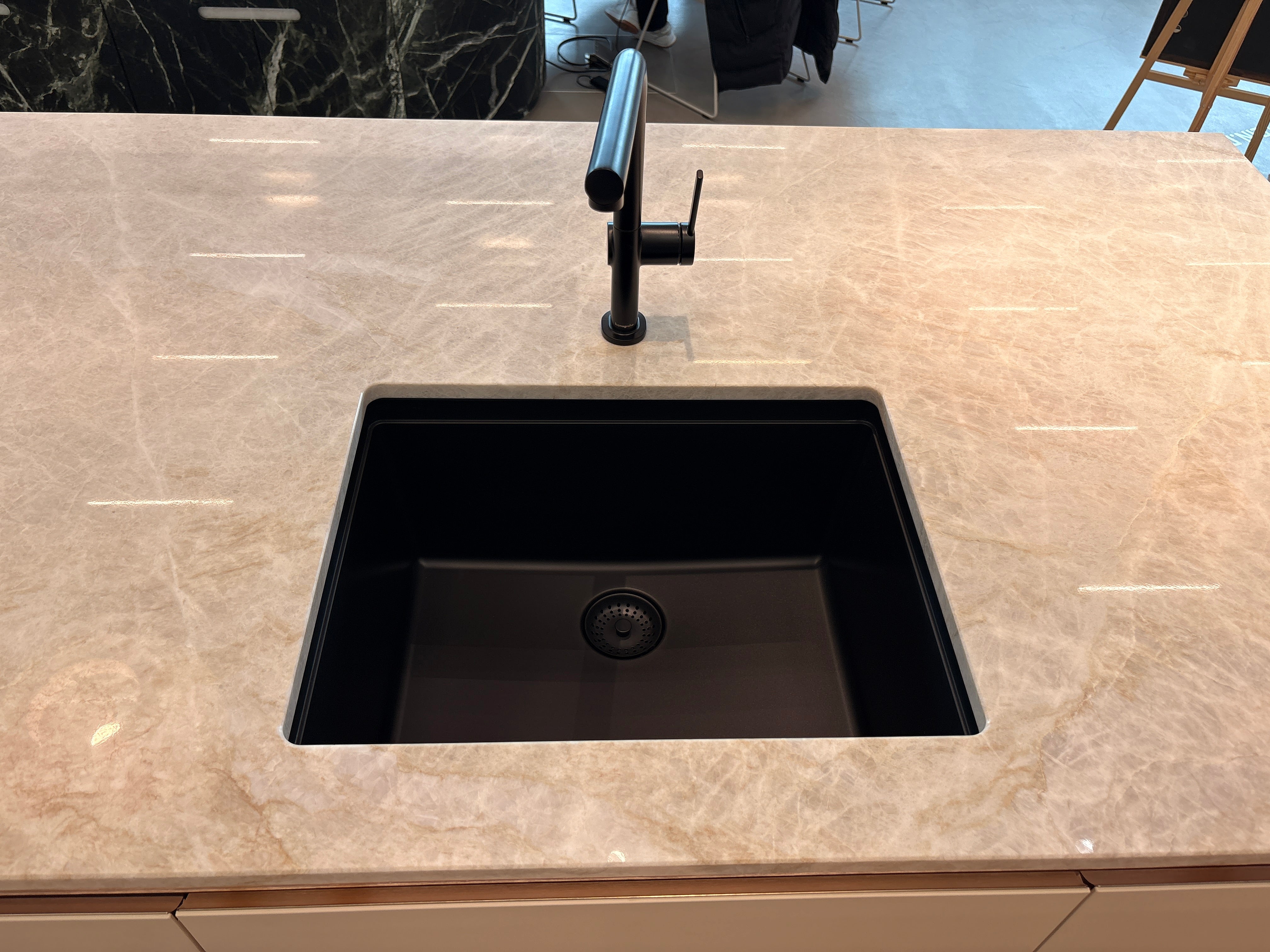 05121 - Luxe eilandkeuken van Pronorm met Bora apparatuur