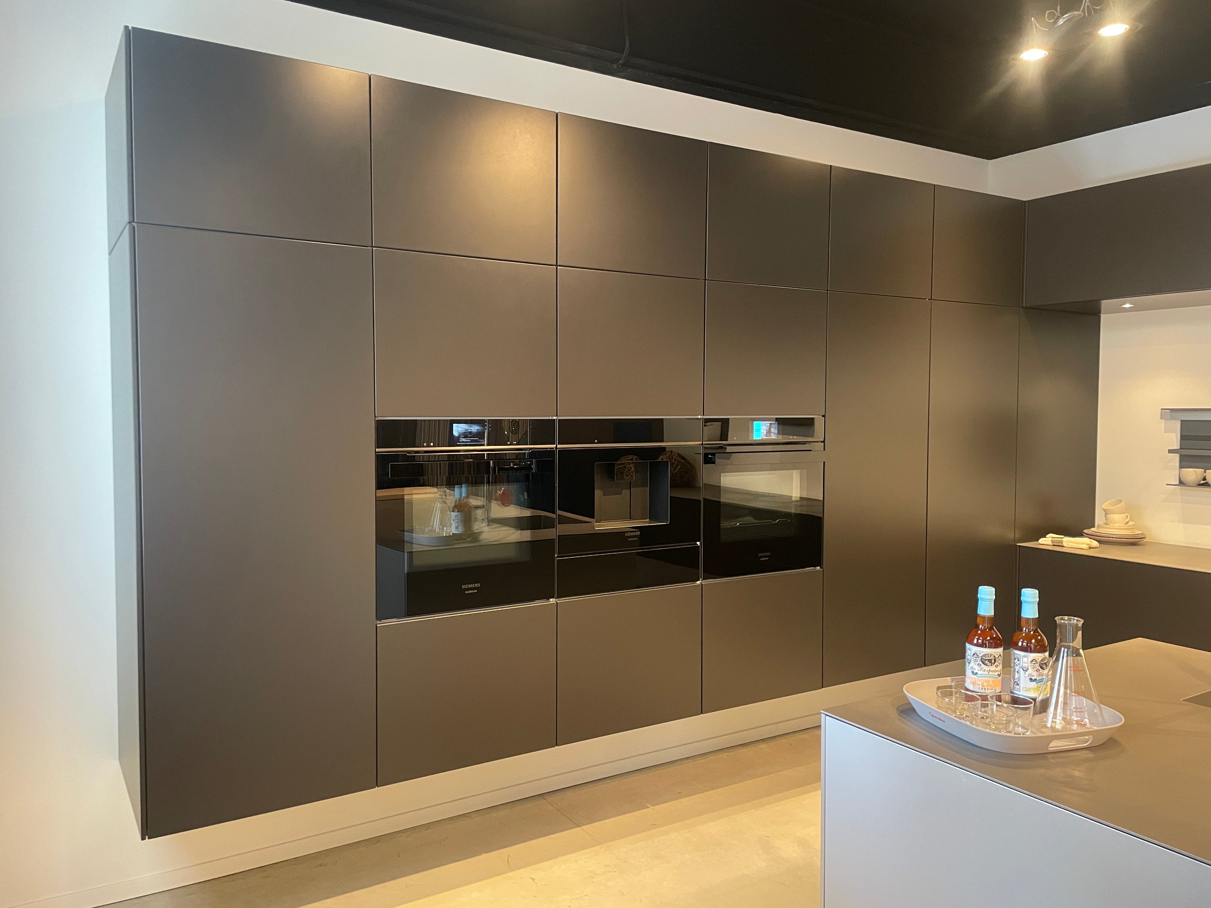 05173 - Luxe eilandkeuken met RVS front