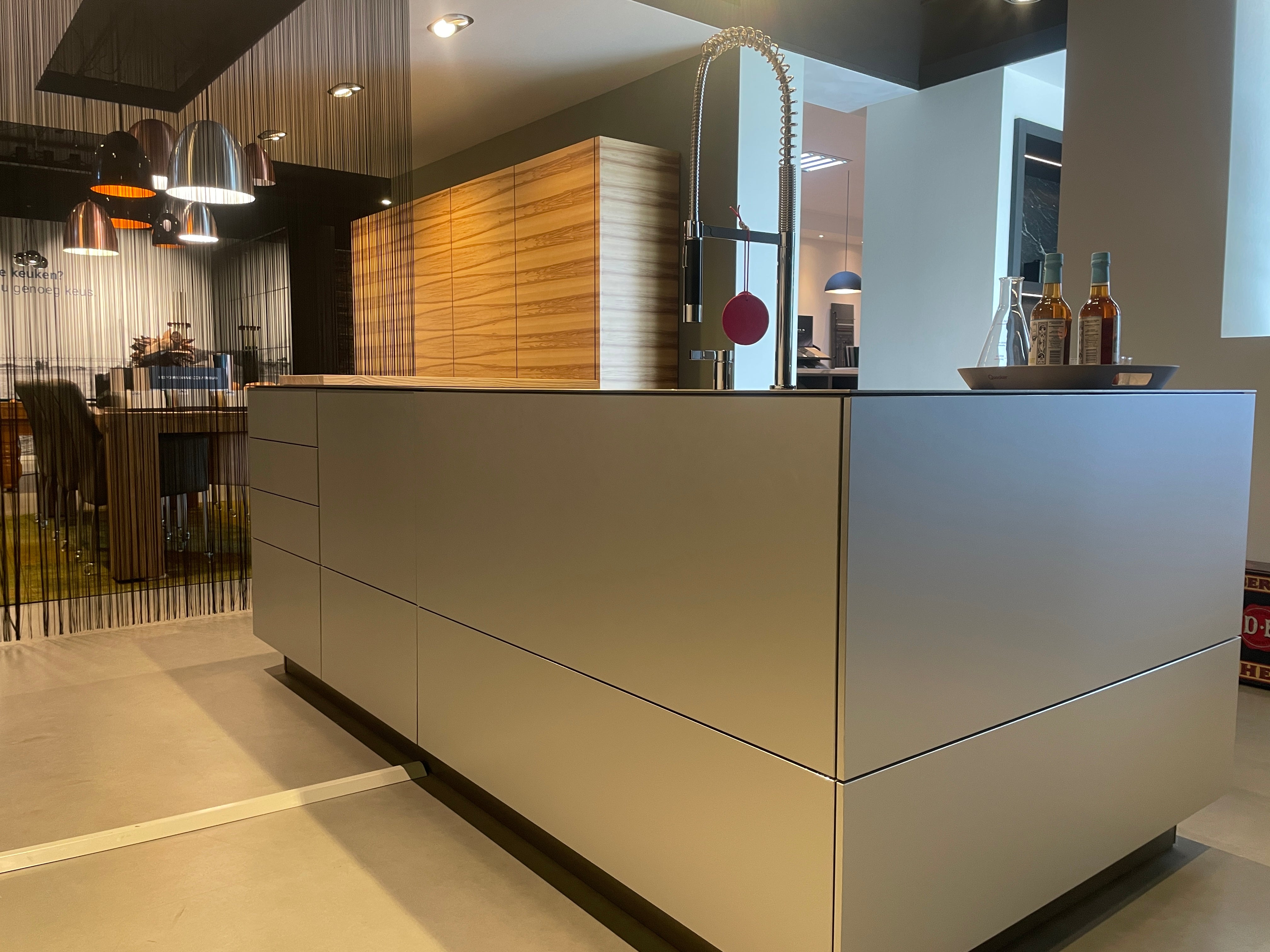 05173 - Luxe eilandkeuken met RVS front