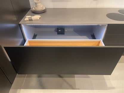 05173 - Luxe eilandkeuken met RVS front