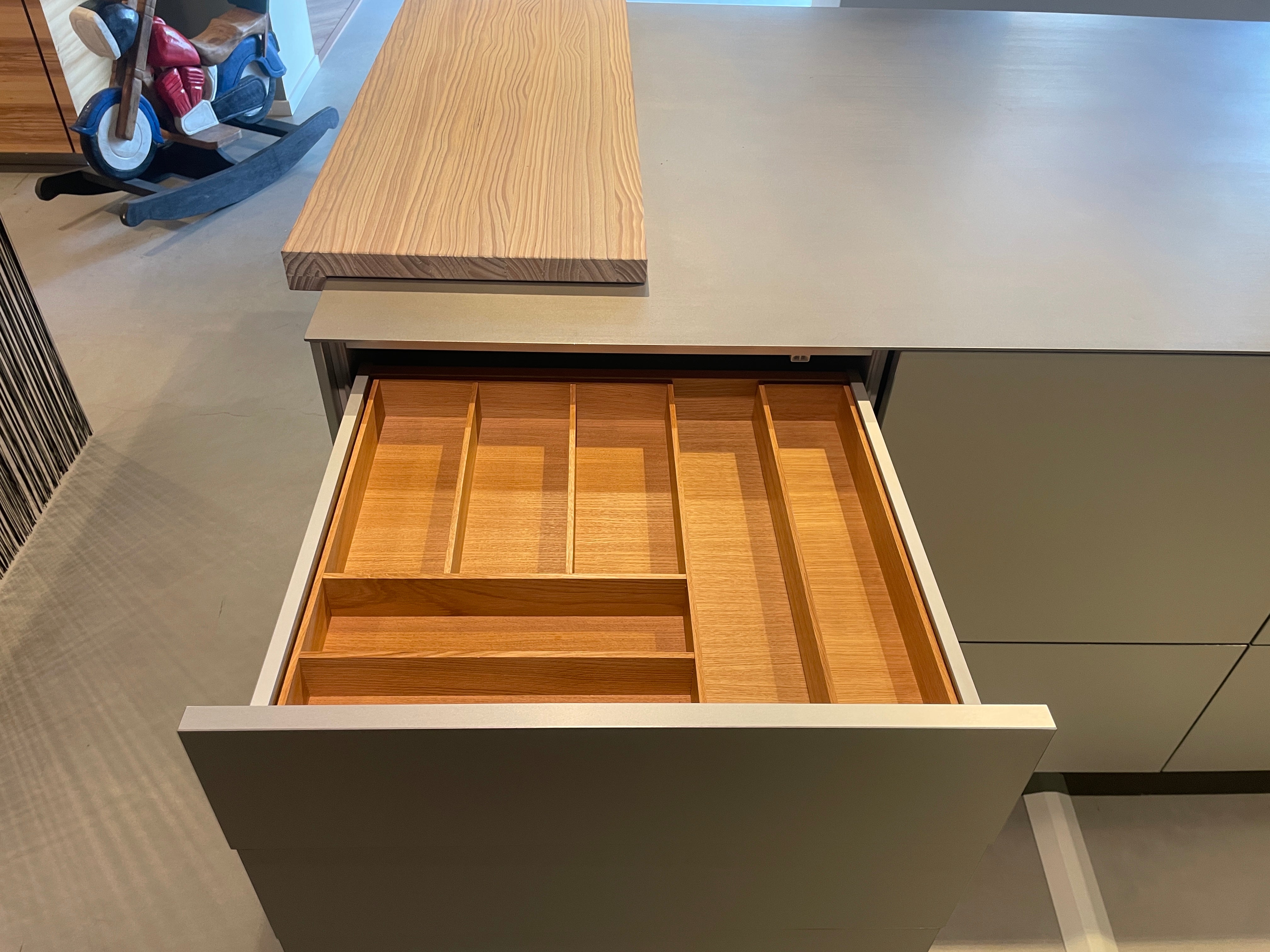 05173 - Luxe eilandkeuken met RVS front