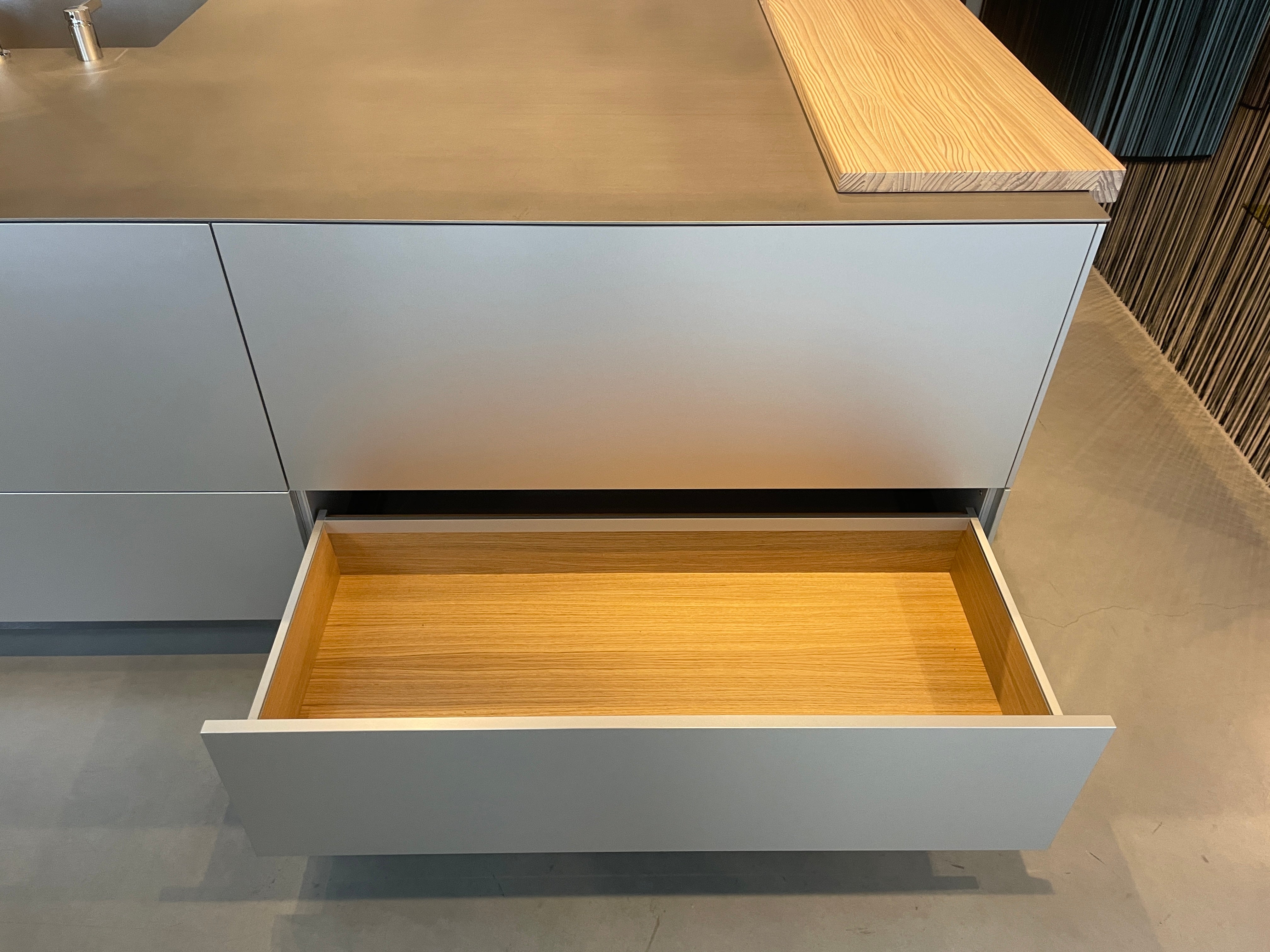 05173 - Luxe eilandkeuken met RVS front