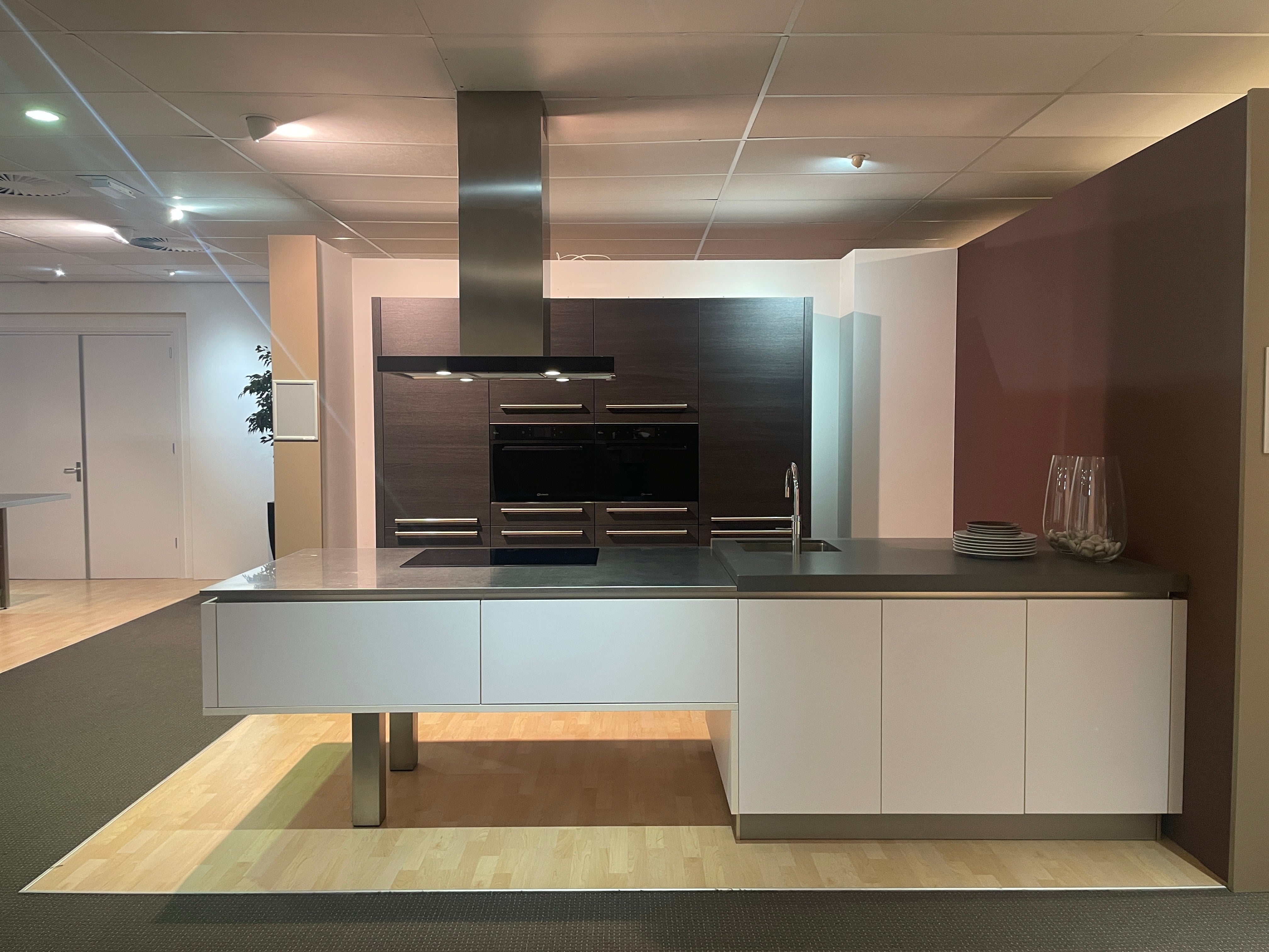 05191 - Moderne schiereiland keuken