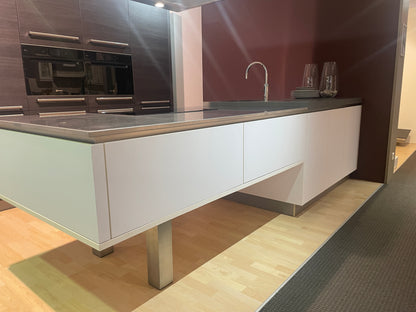 05191 - Moderne schiereiland keuken