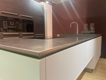 05191 - Moderne schiereiland keuken
