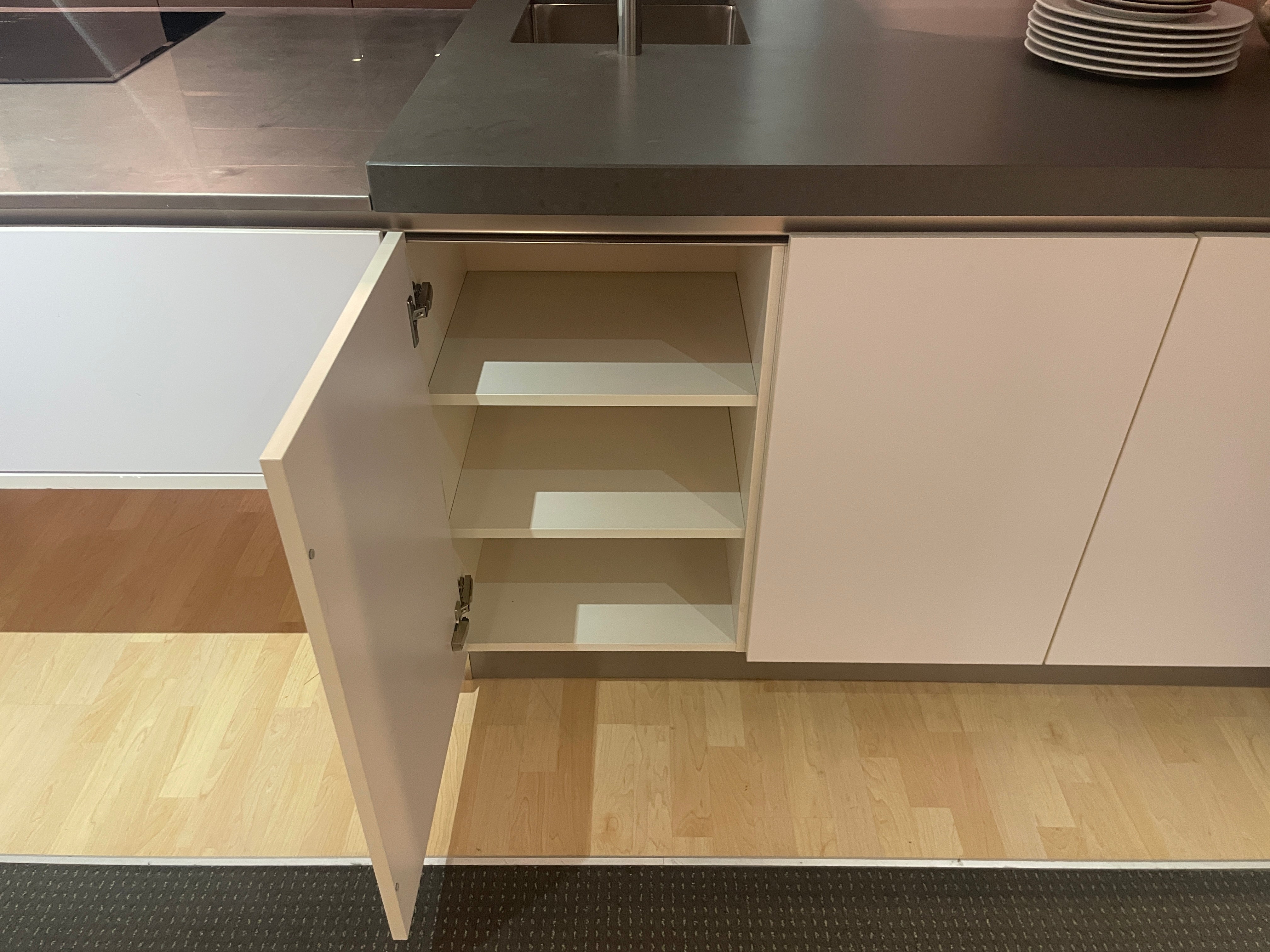 05191 - Moderne schiereiland keuken