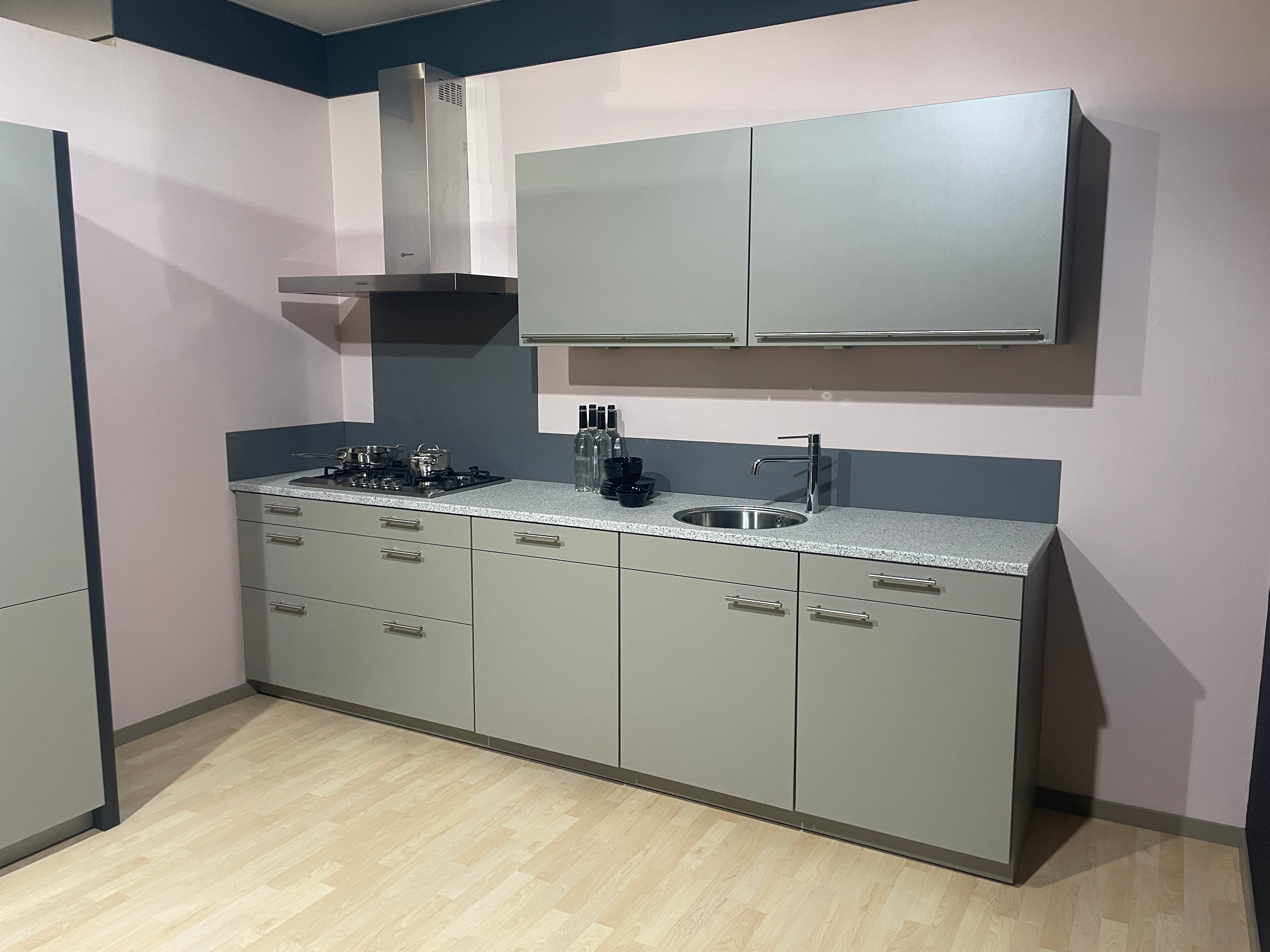 05193 - Siematic rechte keuken met kastenwand