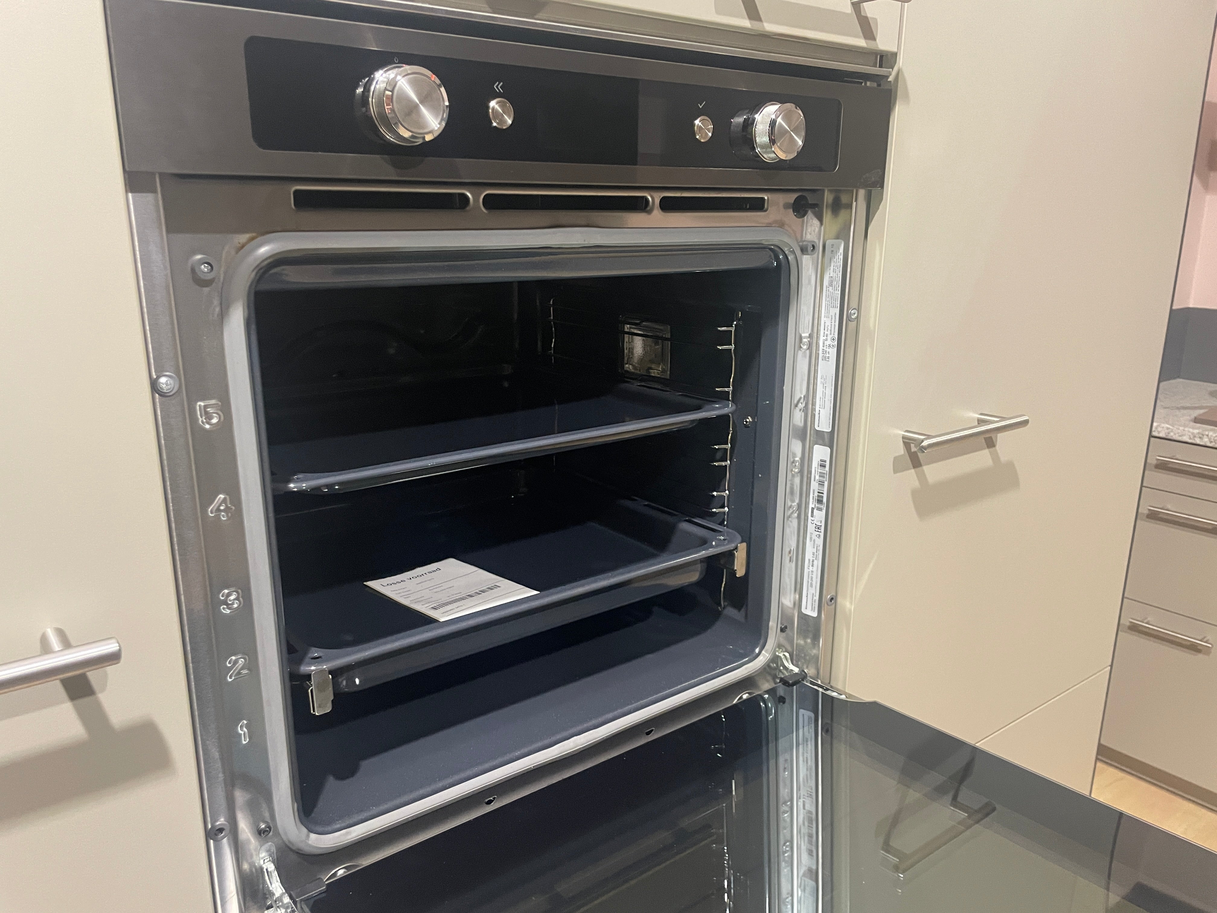 05193 - Siematic rechte keuken met kastenwand
