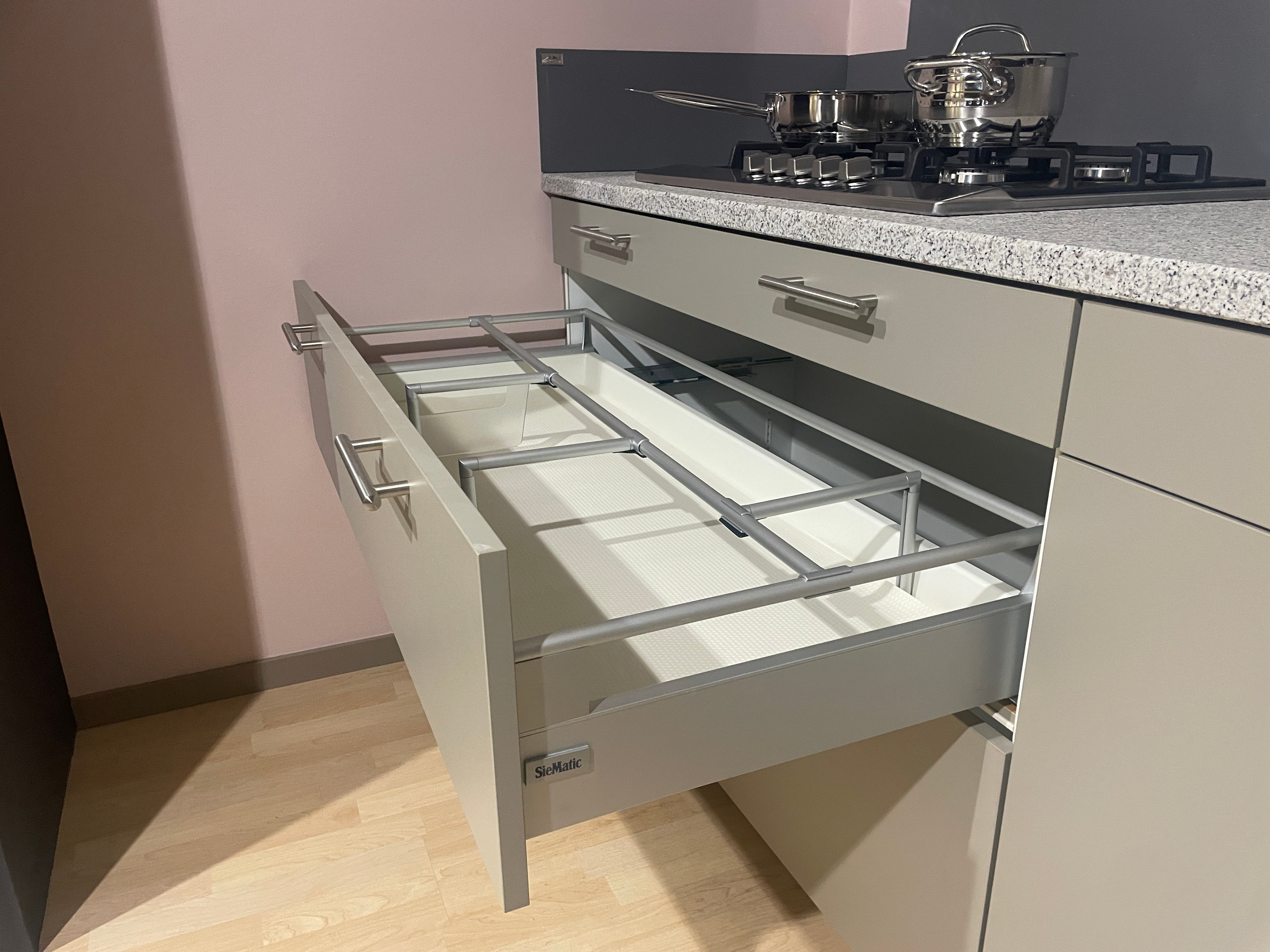 05193 - Siematic rechte keuken met kastenwand