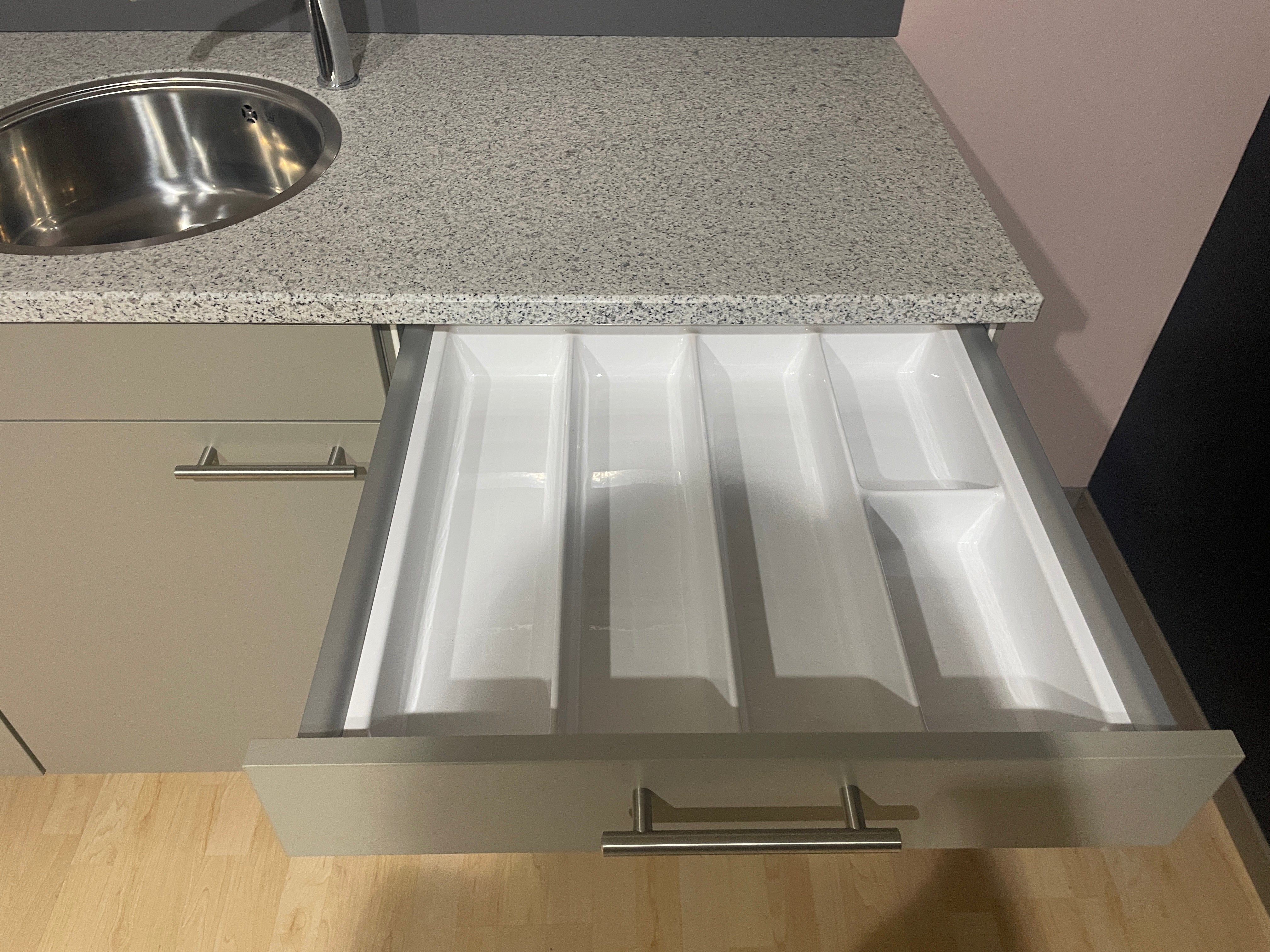 05193 - Siematic rechte keuken met kastenwand