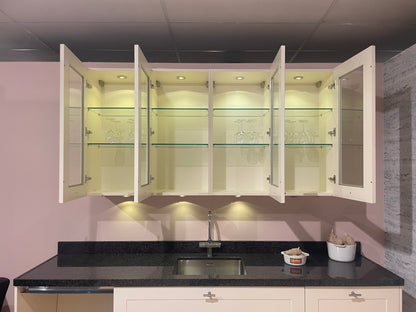 05205 - Landelijke keuken met ingebouwde kastenwand