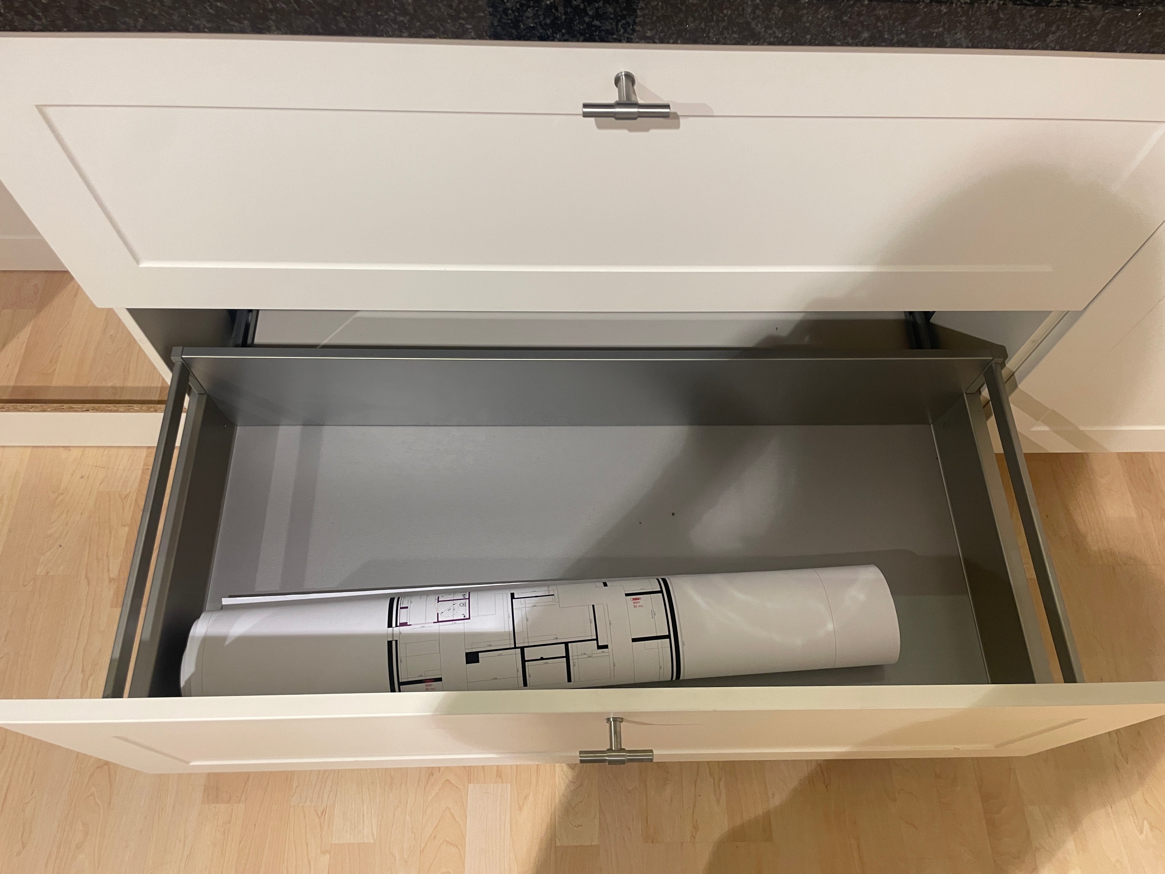 05205 - Landelijke keuken met ingebouwde kastenwand