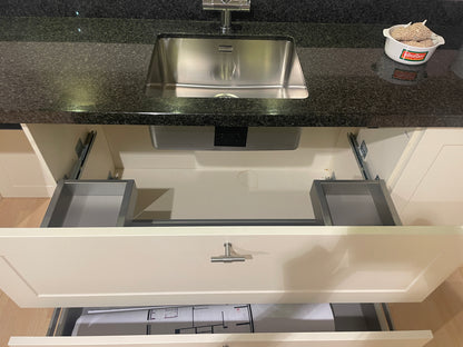 05205 - Landelijke keuken met ingebouwde kastenwand