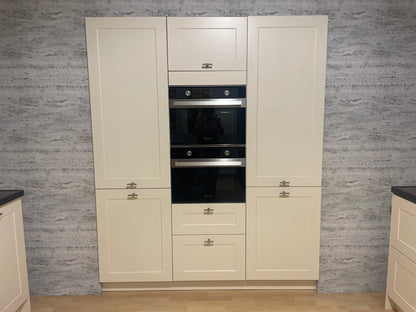 05205 - Landelijke keuken met ingebouwde kastenwand
