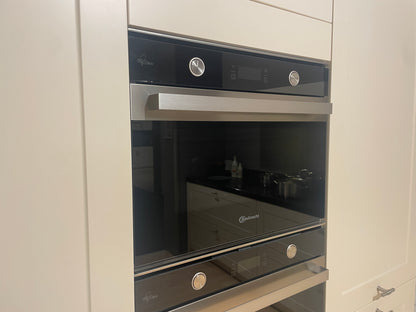 05205 - Landelijke keuken met ingebouwde kastenwand