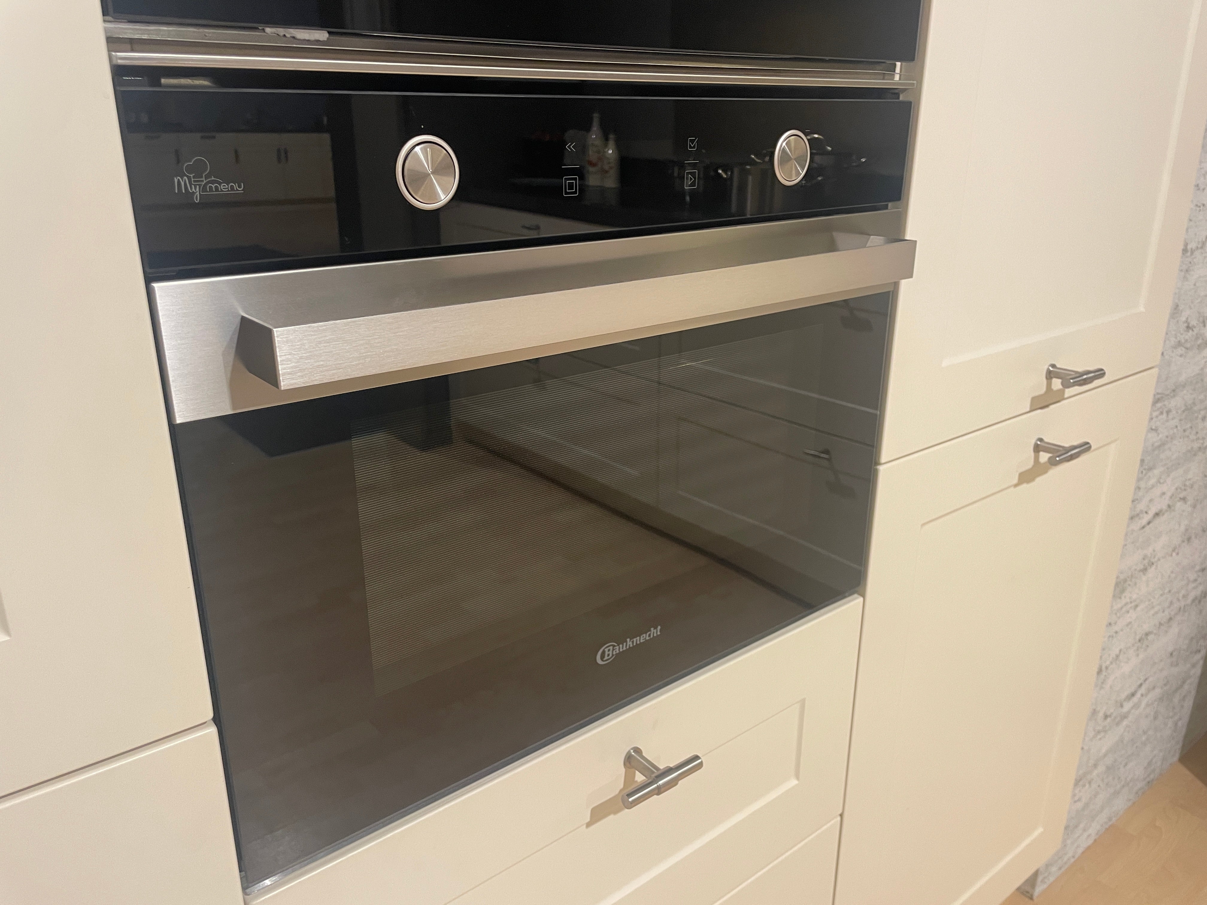 05205 - Landelijke keuken met ingebouwde kastenwand