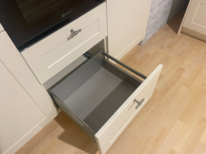 05205 - Landelijke keuken met ingebouwde kastenwand