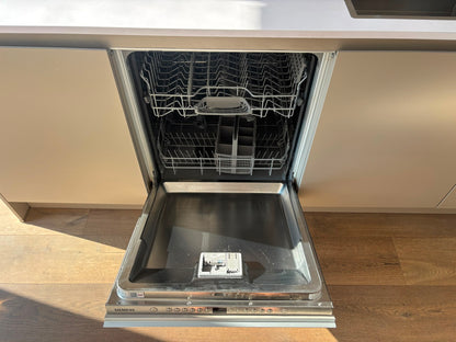 04755 - Beige eilandkeuken