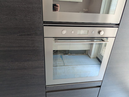 04707 - Moderne hoekkeuken met kastenwand