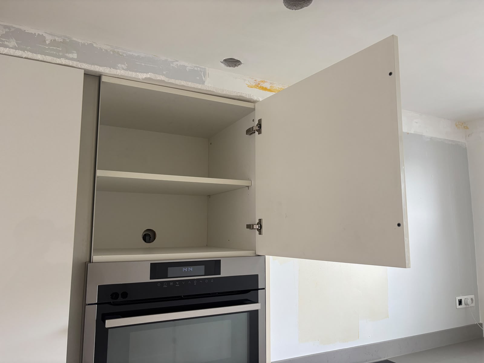 05047 - Moderne hoogglans witte hoekkeuken