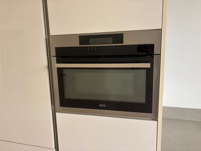 05047 - Moderne hoogglans witte hoekkeuken