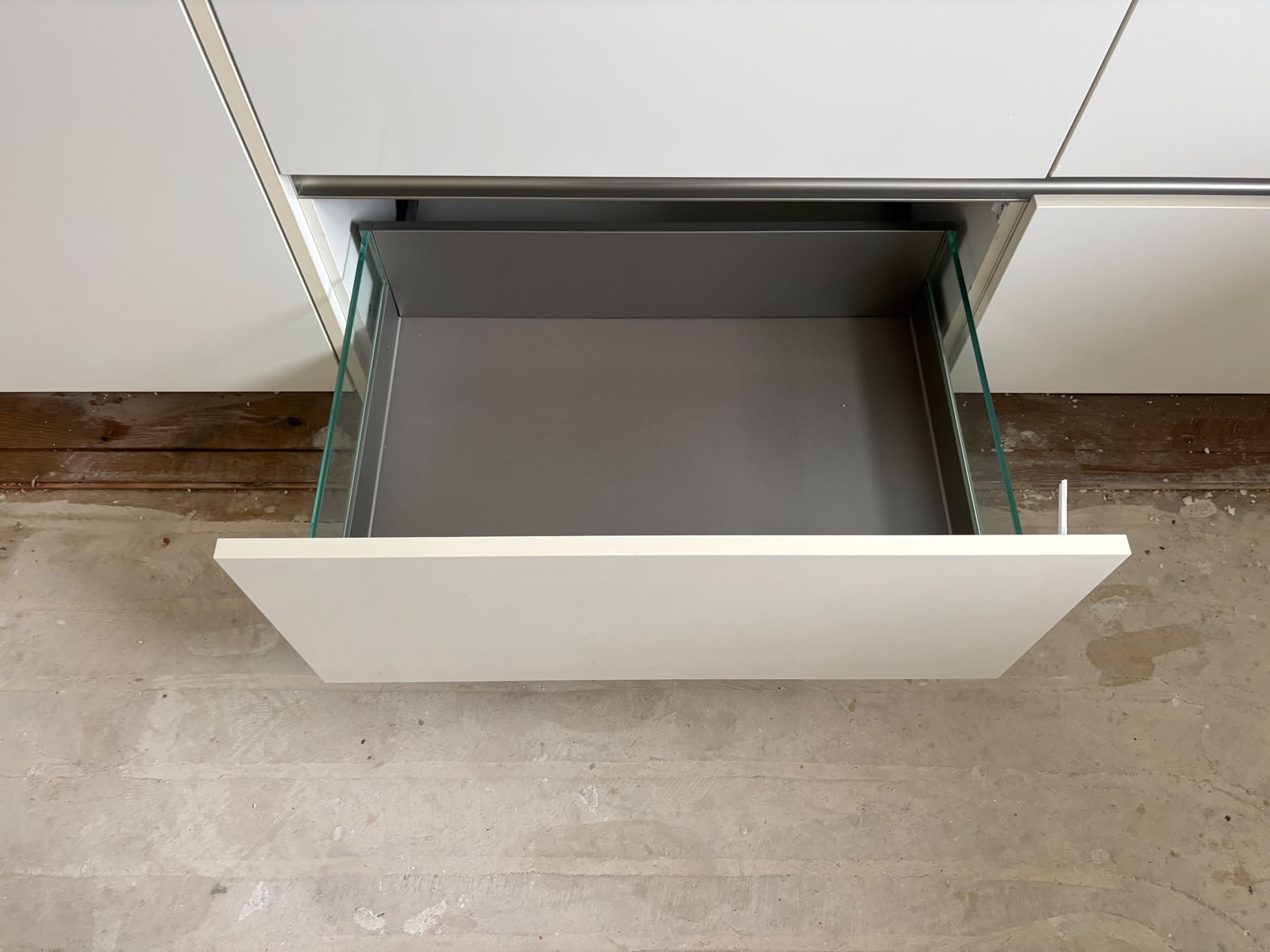 05047 - Moderne hoogglans witte hoekkeuken