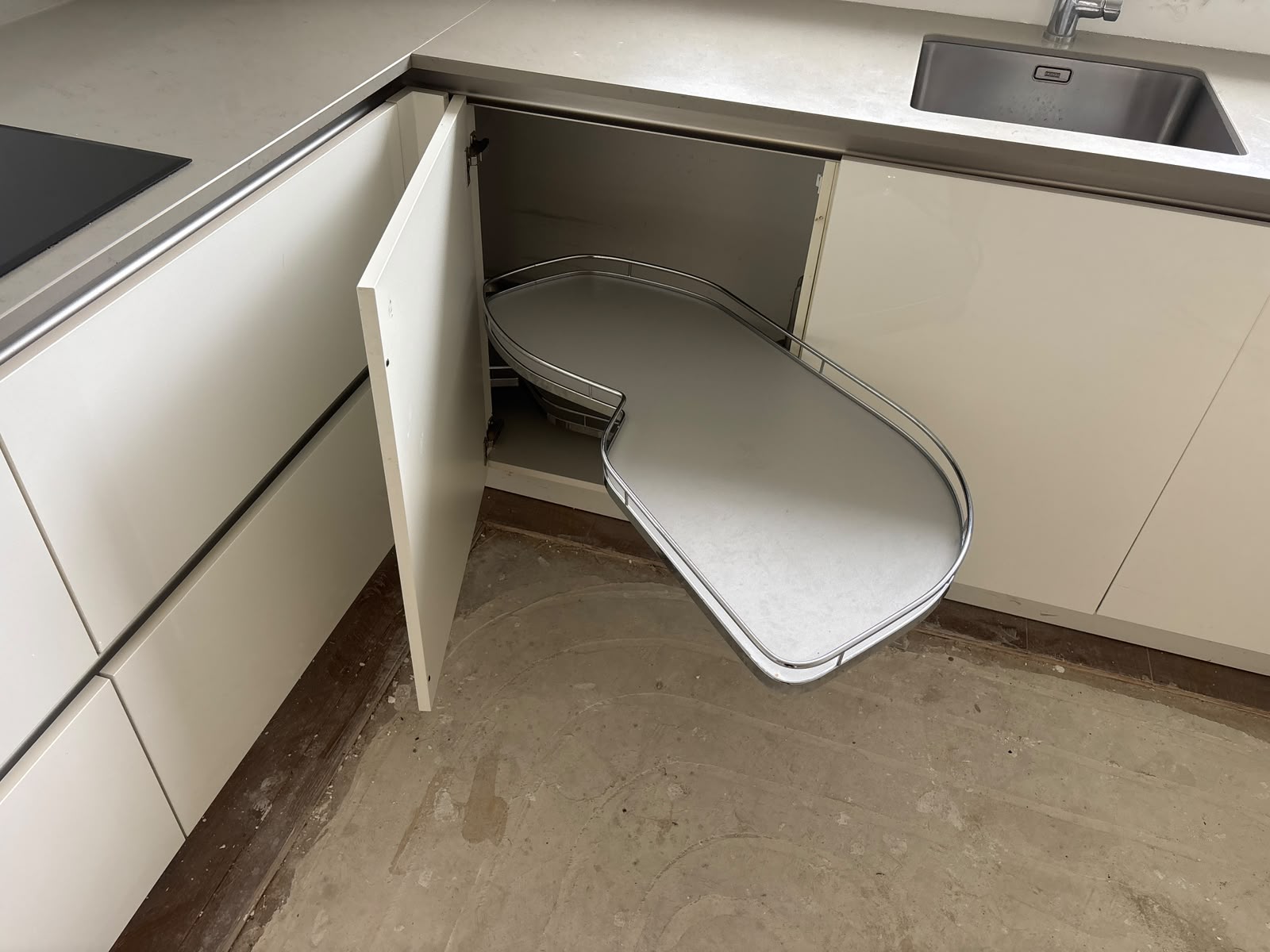 05047 - Moderne hoogglans witte hoekkeuken