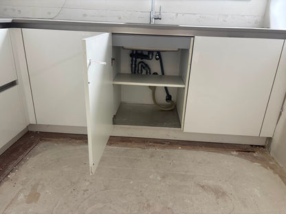 05047 - Moderne hoogglans witte hoekkeuken