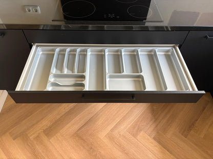 03863 - Zwarte hoekkeuken met kastenwand
