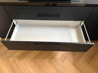 03863 - Zwarte hoekkeuken met kastenwand