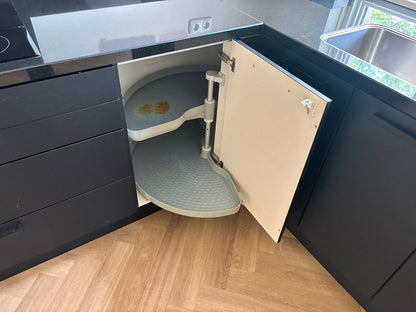 03863 - Zwarte hoekkeuken met kastenwand