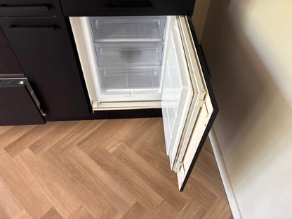 03863 - Zwarte hoekkeuken met kastenwand