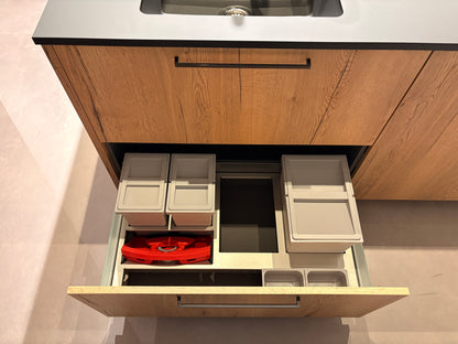 05424 - Zwarte eilandkeuken met houtlook