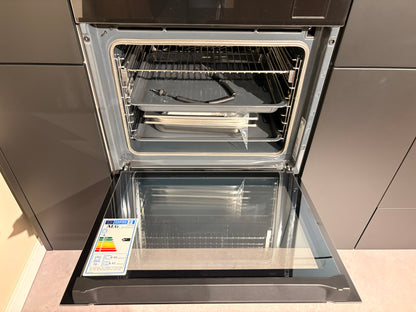 05424 - Zwarte eilandkeuken met houtlook