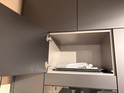 05424 - Zwarte eilandkeuken met houtlook