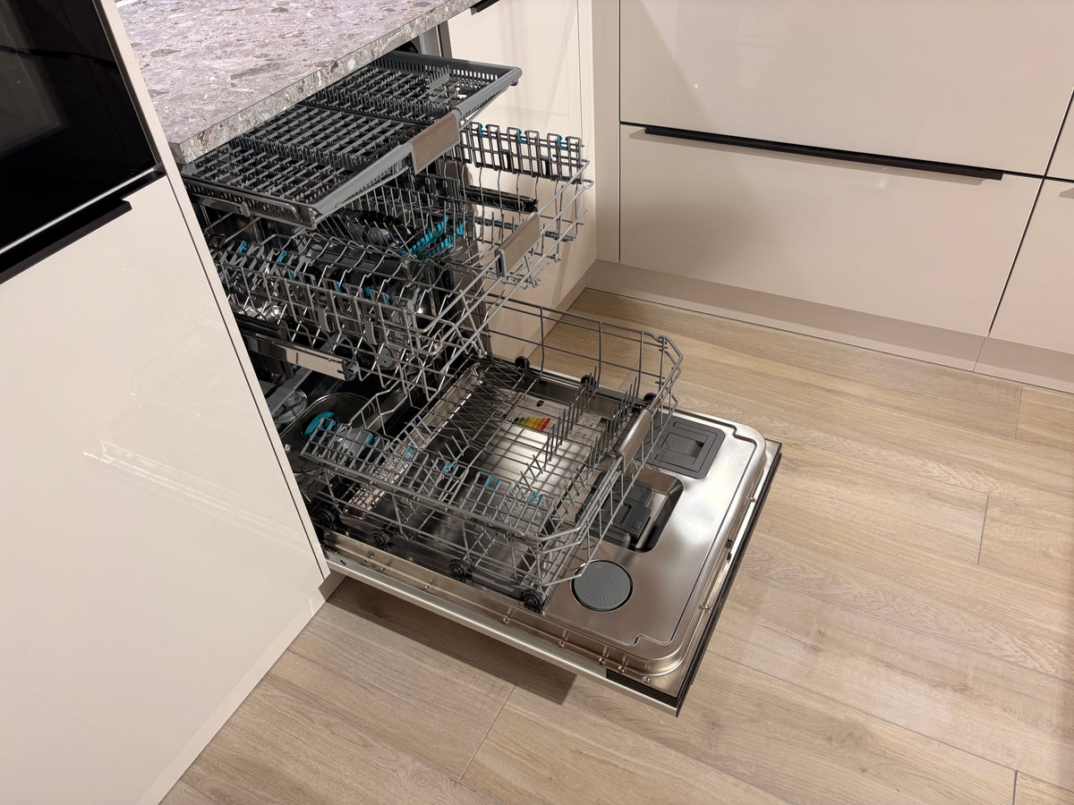 05428 - Satijn grijze schiereiland keuken