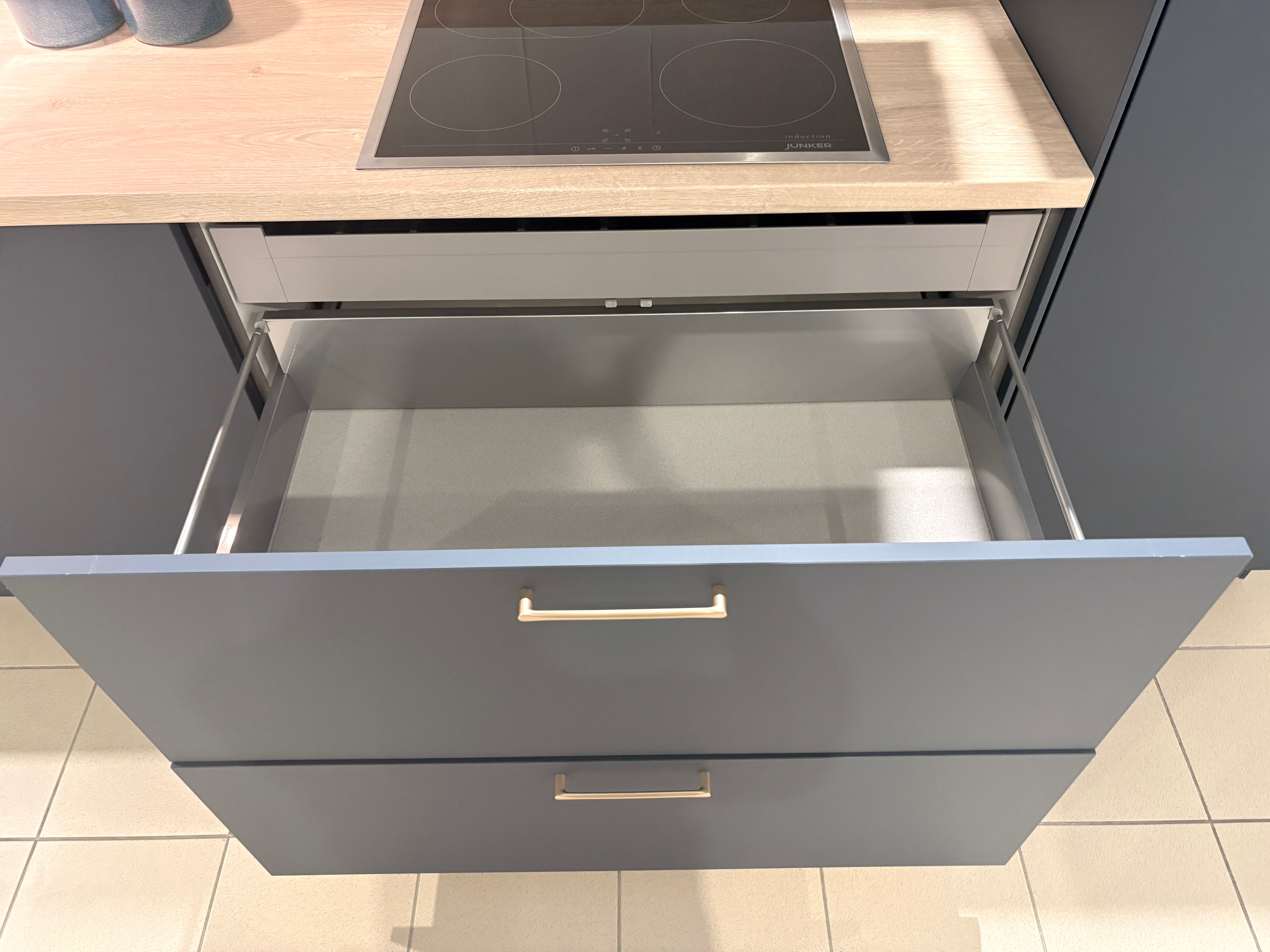 05458 - Marineblauwe Nobilia keuken