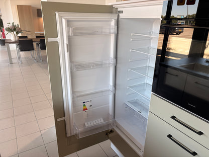 05450 - Impuls eilandkeuken met smalle kastenwand