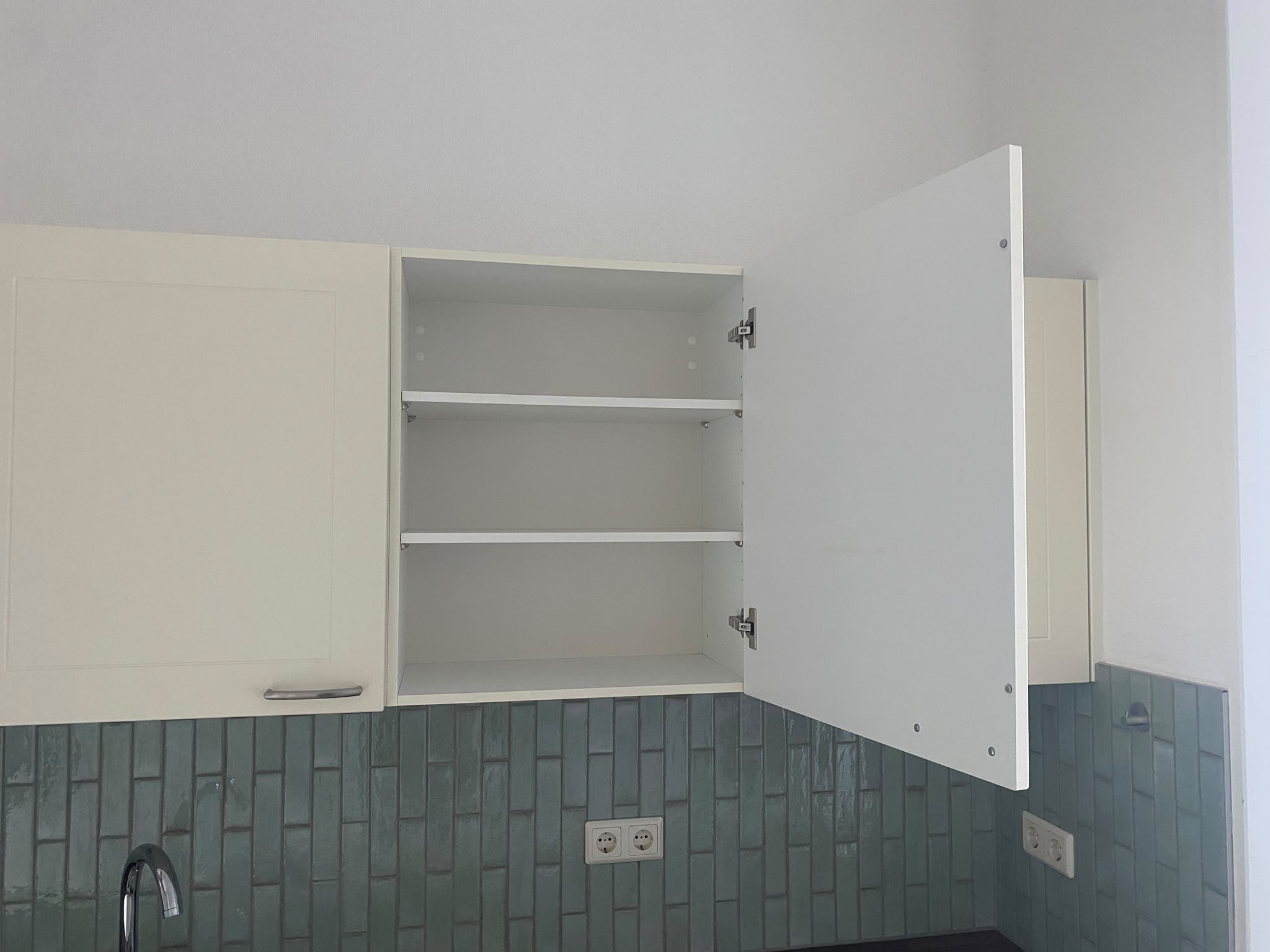 05131 - Witte hoekkeuken