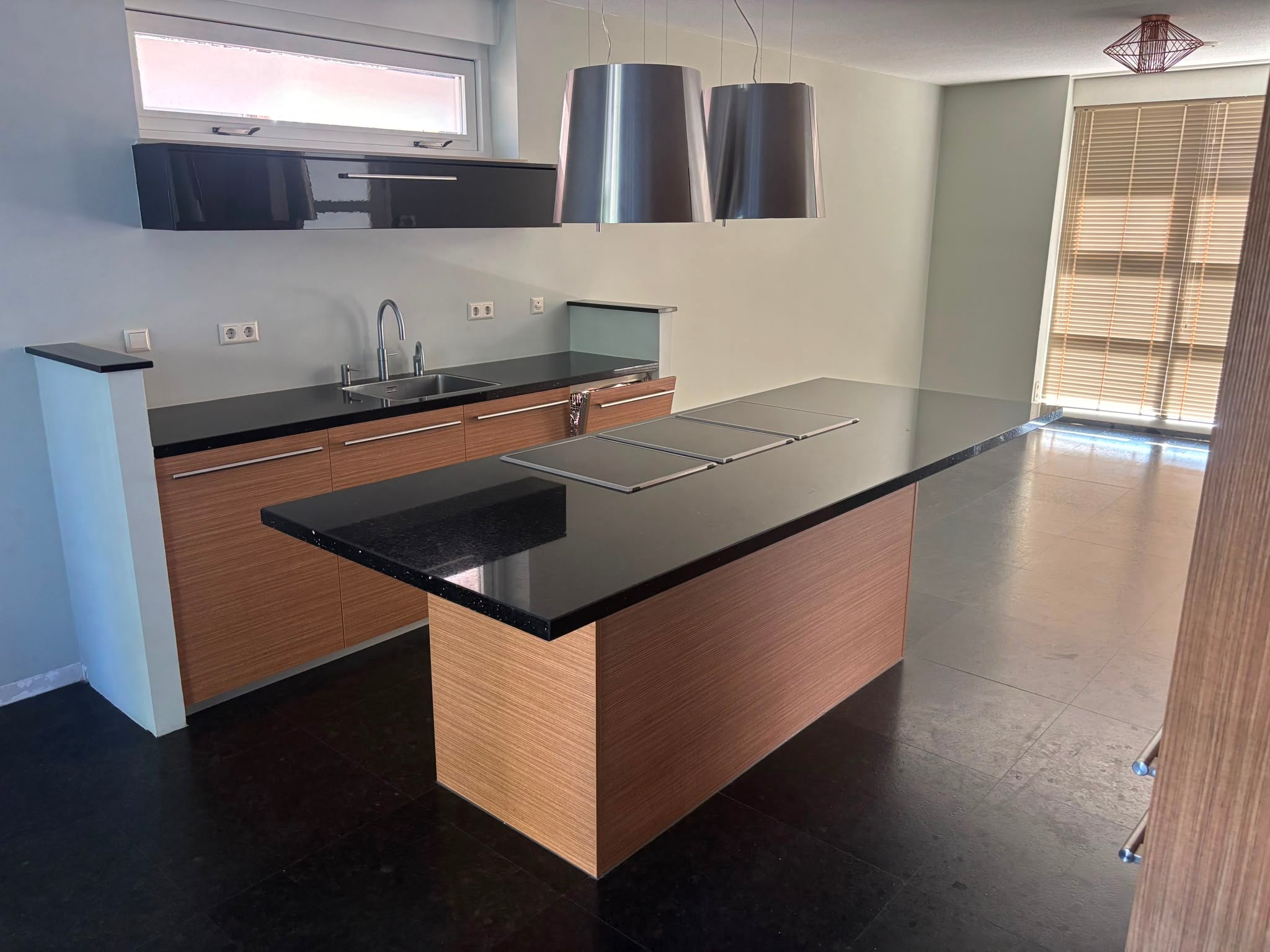 04721 - Houten eilandkeuken