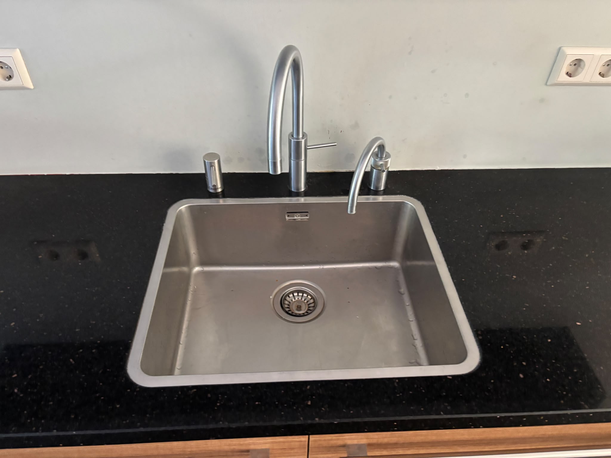 04721 - Houten eilandkeuken