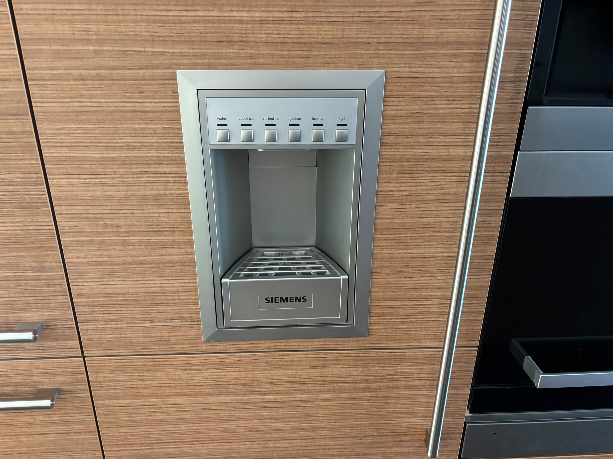 04721 - Houten eilandkeuken