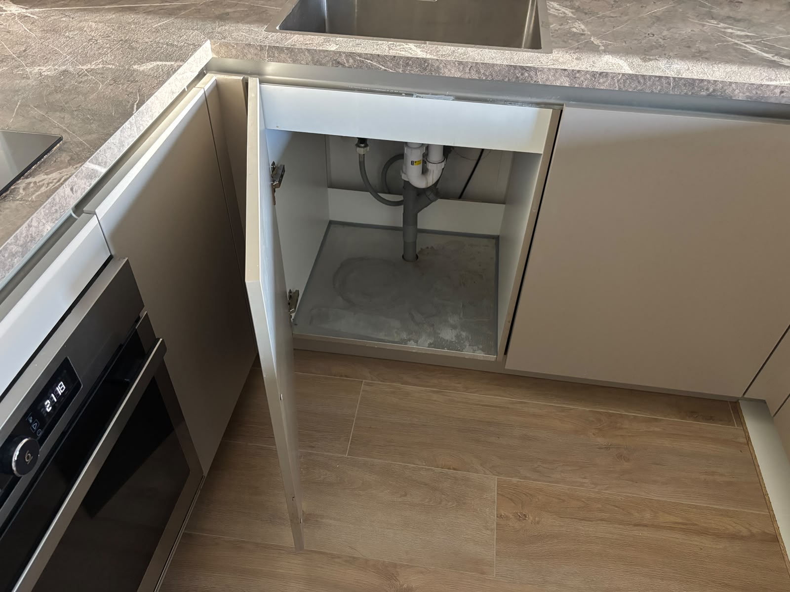 05404 - Moderne schiereiland keuken