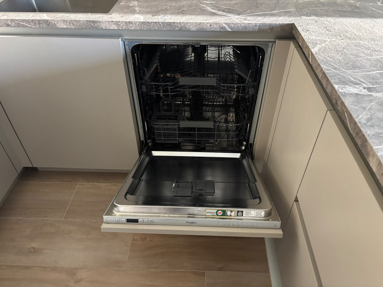 05404 - Moderne schiereiland keuken