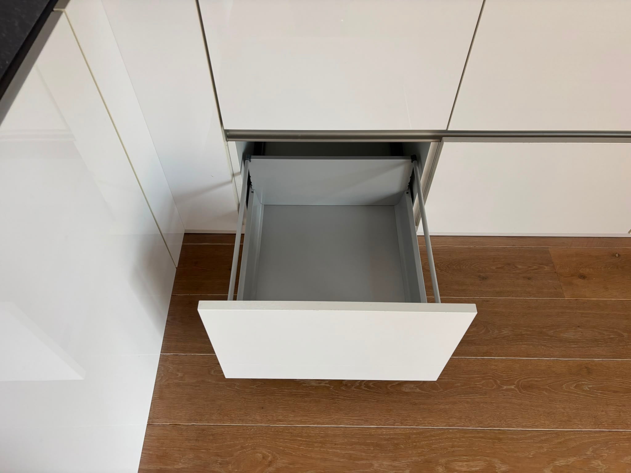 05235 - Witte hoekkeuken
