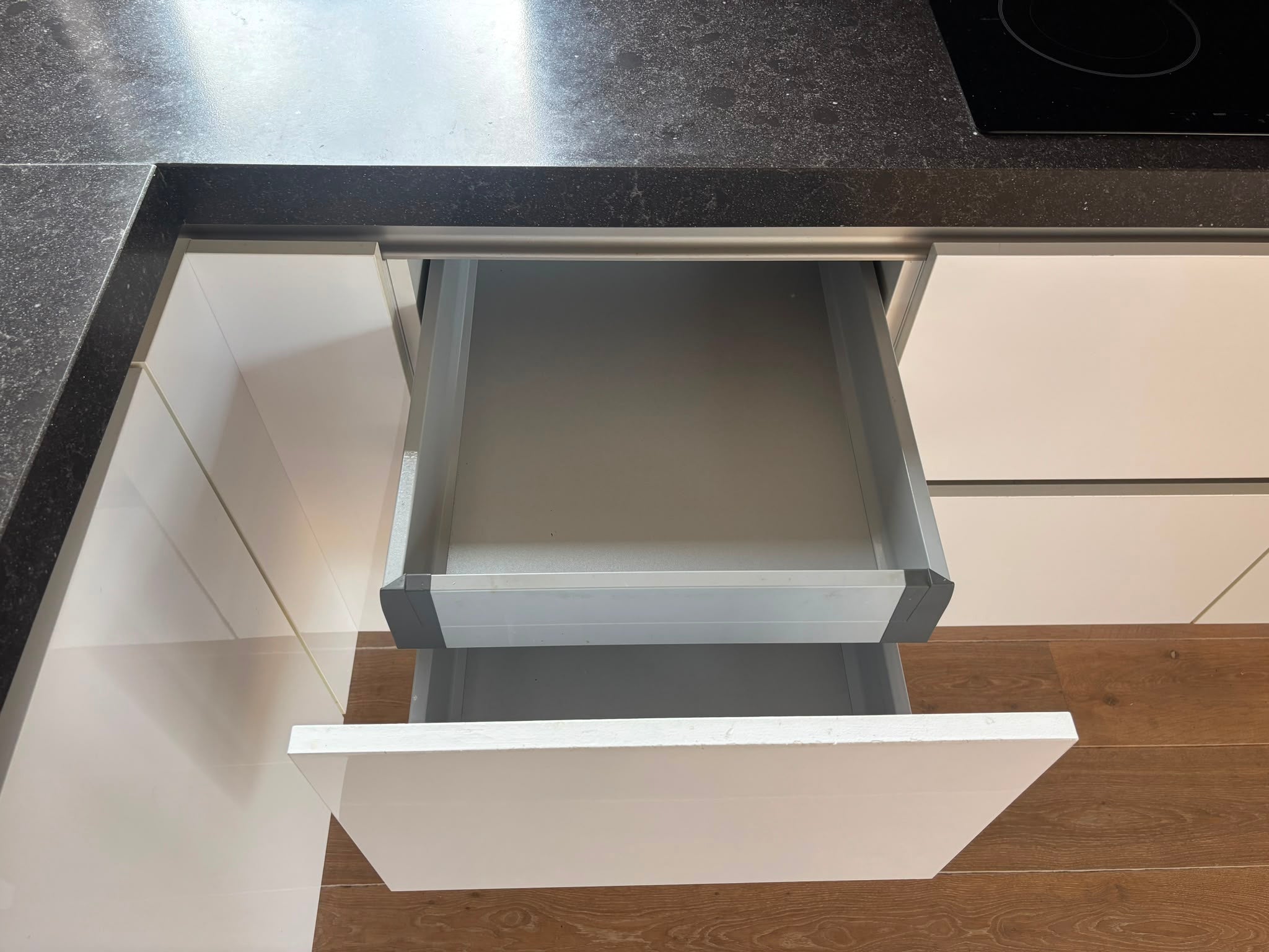 05235 - Witte hoekkeuken