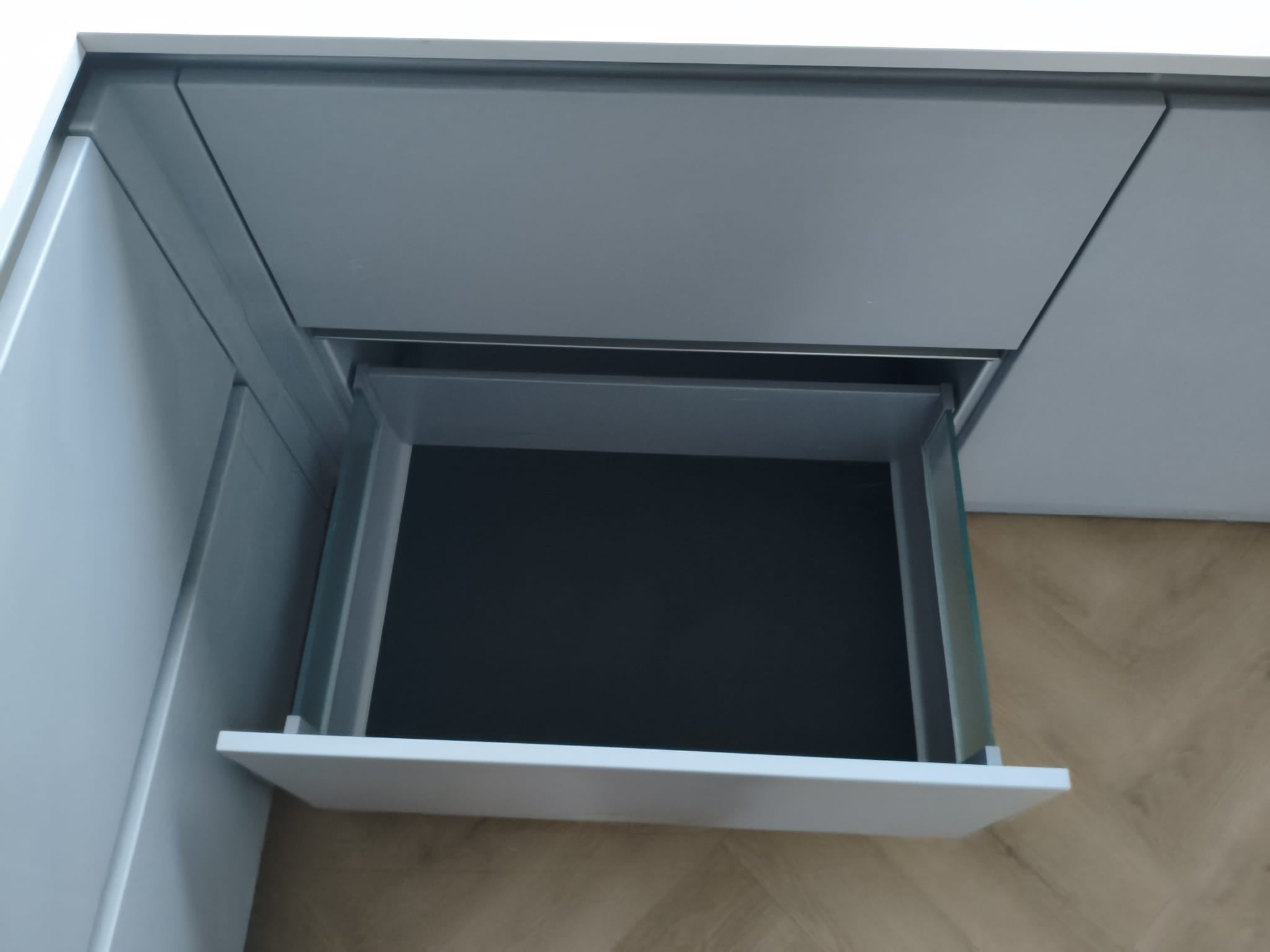 05137 - Bruynzeel grijze keuken