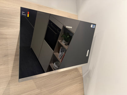 05763 - Schelpenwitte keuken met kastenwand